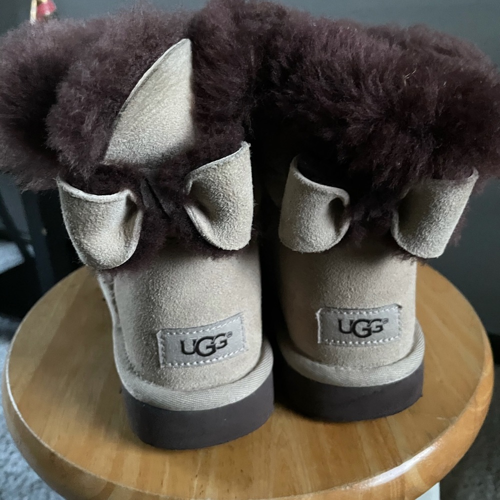 UGGS